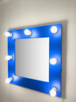 Синее гримерное зеркало с подсветкой из ламп 60х60 см